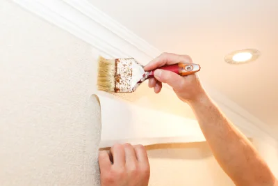 Pose de papier peint à Amel-sur-l'Étang — revêtements muraux et toiles de verre